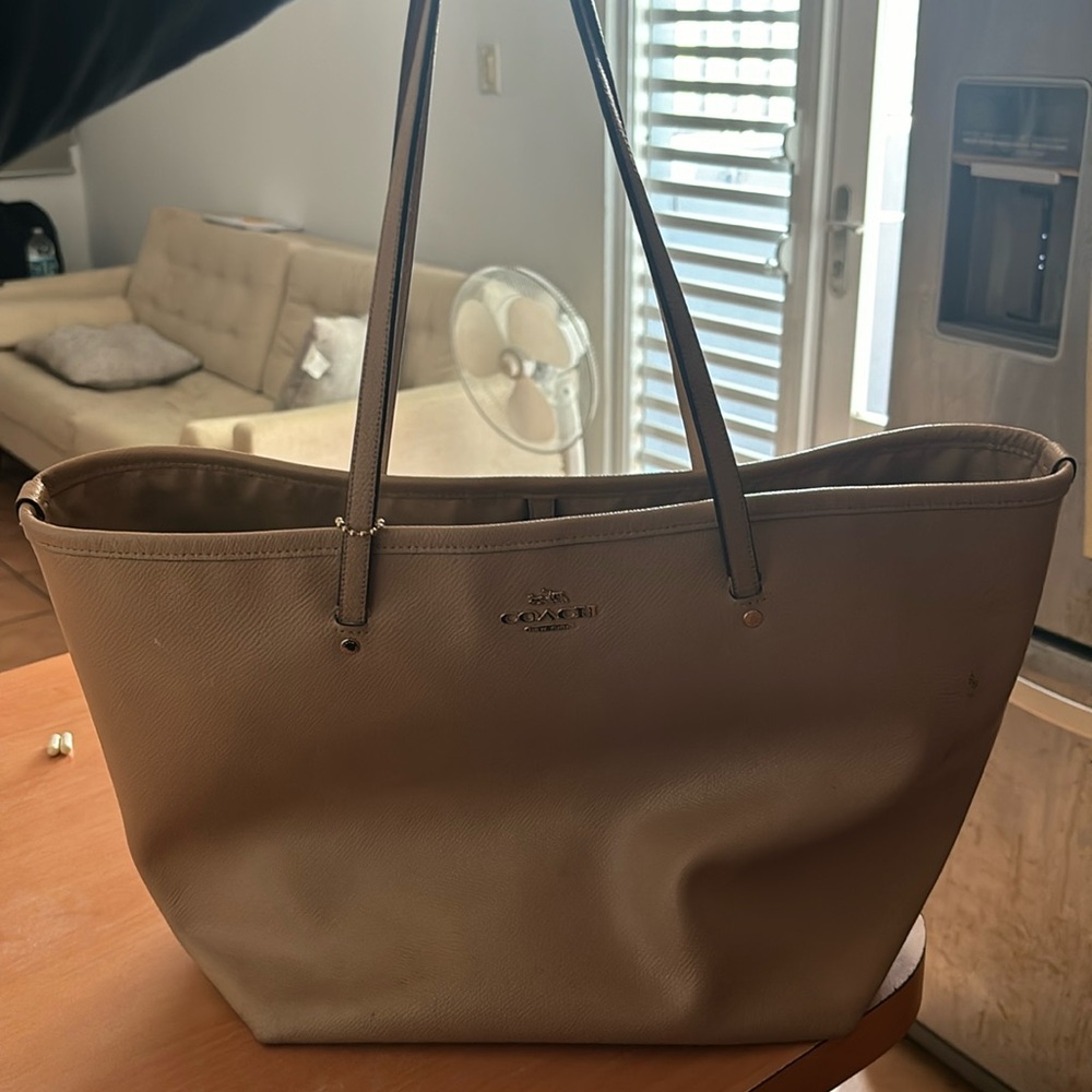 Tote beige coach bag